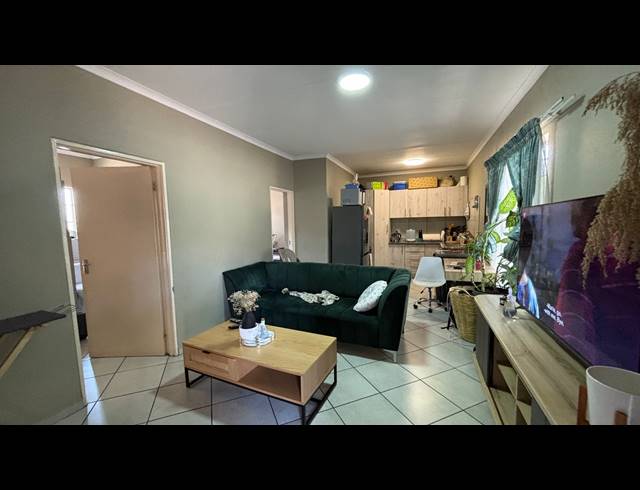 2 BEDROOM APARTMENT TO LET IN WEST ACRES